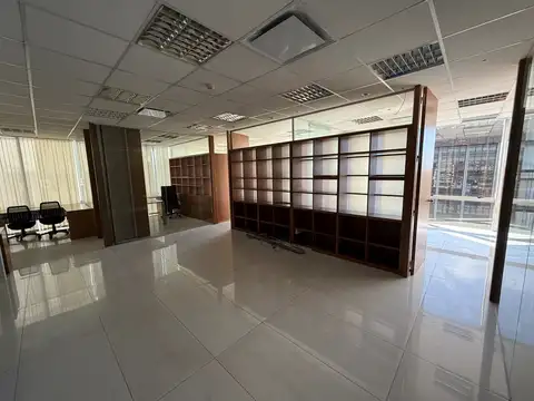 Oficina en Alquiler con 1 cochera