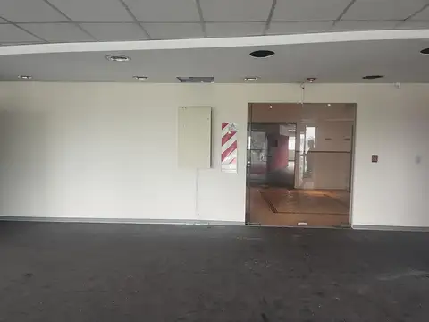 Oficina en Alquiler con 16 cocheras