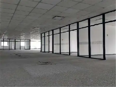 Oficina en Alquiler con 16 cocheras