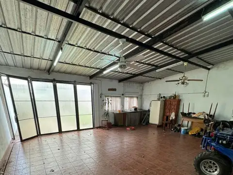 Galpon en Venta sobre lote de 8.66 x 18.43 Lomas De Zamora Temperley