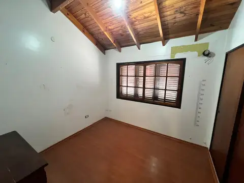 Casa 6 ambientes con 4 baños