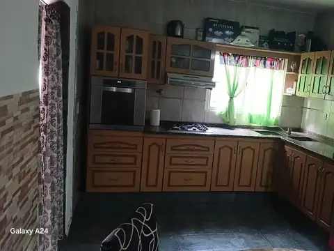 Casa 4 ambientes con 1 baño
