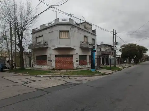 VENTA CASA 4 AMB  Y 2 LOCALES VILLA DOMINICO
