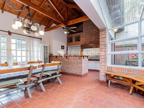Casa 5 ambientes con 2 baños