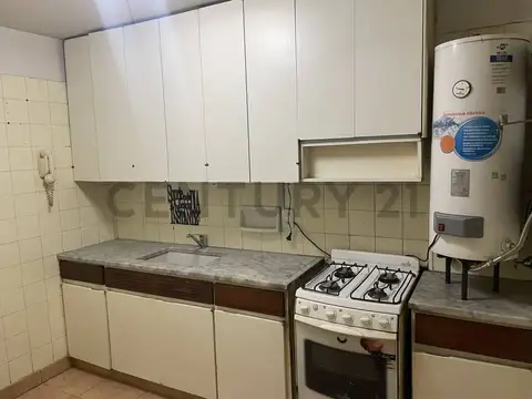 VENTA APTO CRÉDITO departamento 2 amb. piso alto, apto profesional con baulera