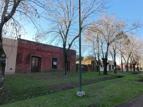 Antiguo Almacen-Bar de DUGGAN- Sobre ASFALTO    RETASADA