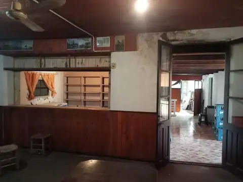 Antiguo Almacen-Bar de DUGGAN- Sobre ASFALTO    RETASADA