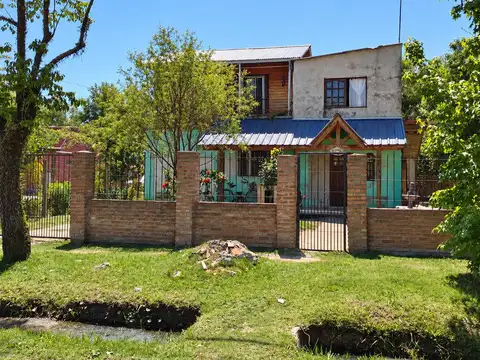 Casa 4 dormitorios y amplio terreno en venta en Reconquista 546 - Dique Lujan