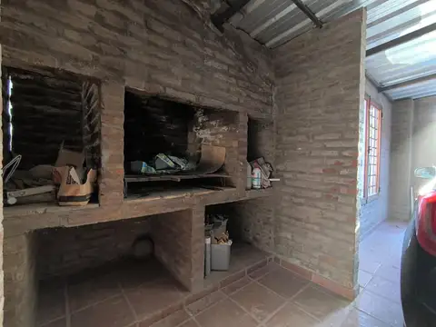 Casa 7 ambientes con 2 baños
