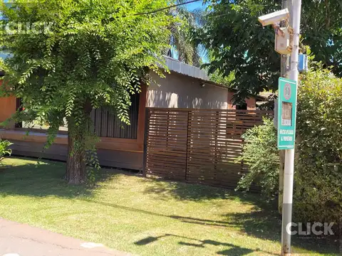 Casa en Alquiler con 2 cocheras