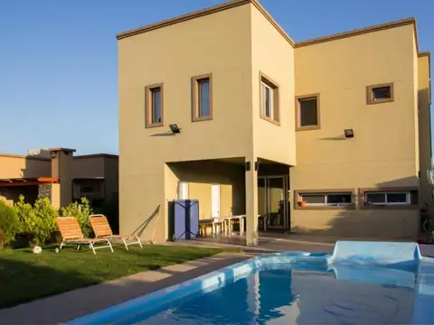 Casa en Venta de 4 dormitorios