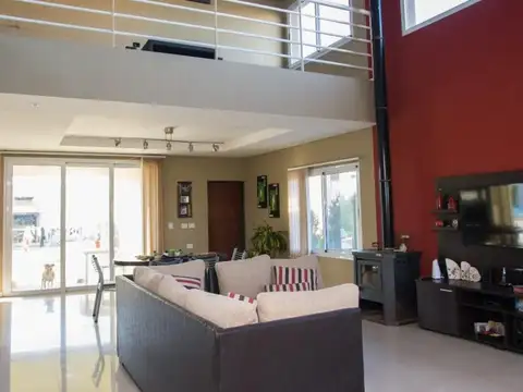 Casa 5 ambientes con 4 baños