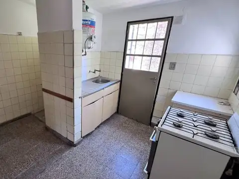 Casa 6 ambientes con 1 baño