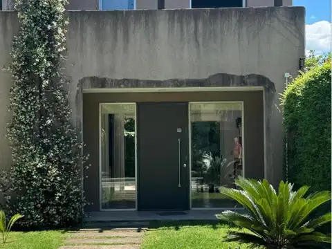 Casa 2 ambientes con 2 baños