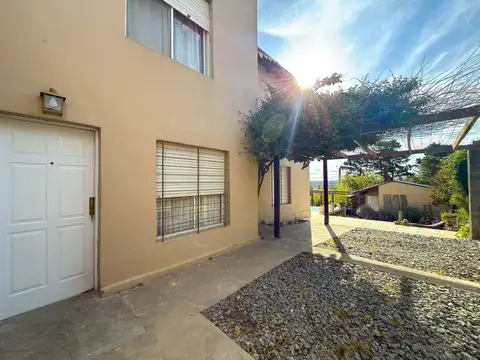 Casa 10 ambientes con 3 baños