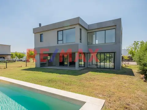 Casa en venta 4 ambientes Barrio Acacias Puertos.