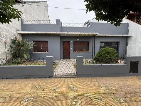 Casa 5 Ambientes , Ramos Mejía, En Venta