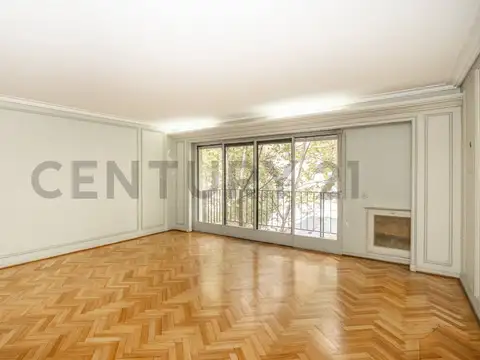 Semipiso de categoría con Cochera y Baulera.