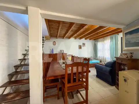 VENTA CASA 2 PISOS B° CANAL V