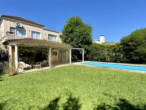 Casa En San Isidro Labrador - Villanueva - En Venta