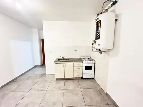 Primera Junta 3700, Piso 1°