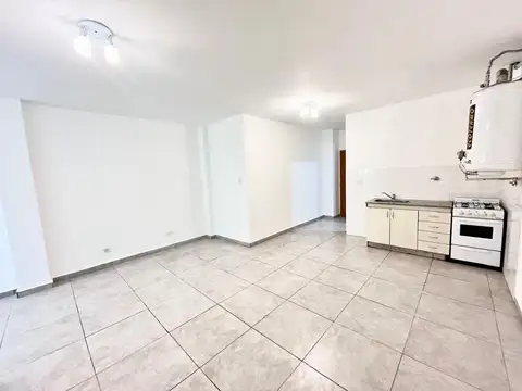 Departamento tipo casa en alquiler. Parque Avellaneda.