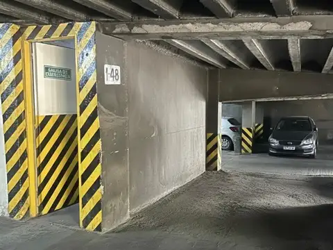 COCHERA EN VENTA - SEGURIDAD 24HS - CENTRO MENDOZA