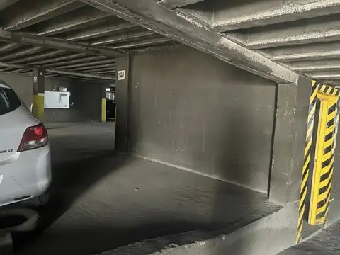 COCHERA EN VENTA - SEGURIDAD 24HS - CENTRO MENDOZA