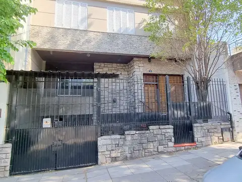 Avdas Directorio, Olivera y Escalada; en Terreno 240 m² Garage Jardin, Parrilla,