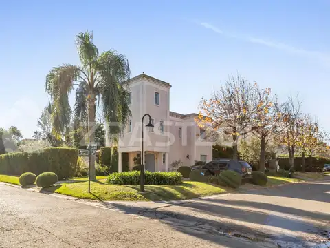 Casa en venta en lote central en Haras de Pilar, El Establo