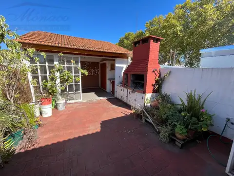 T/Casa 3 amb + Quincho y Terraza. Entrada independiente.