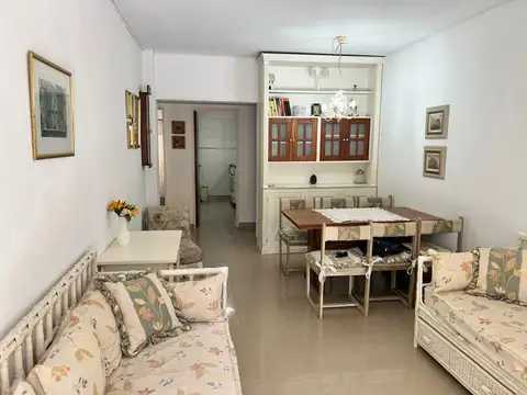 Del Tuyú 700, Piso 1