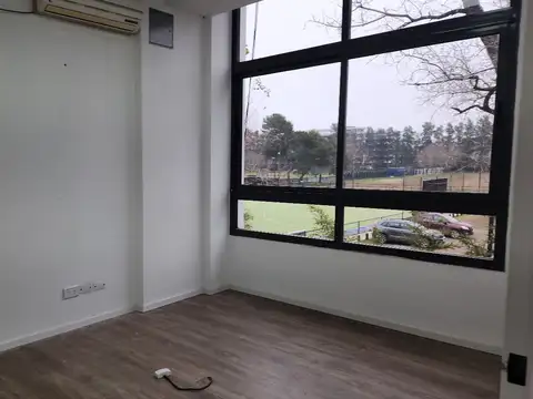Oficina en Alquiler con 1 cochera