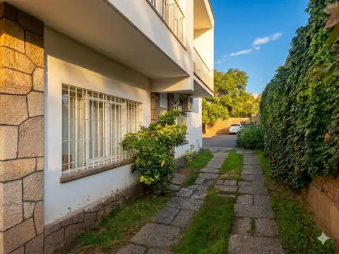 VENTA DE DEPARTAMENTO - BARRIO BOMBAL GODOY CRUZ.