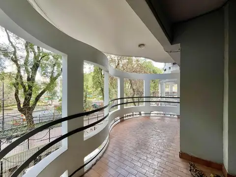 VENTA  3 AMBIENTES BALCON COCHERA Y PATIO FLORES