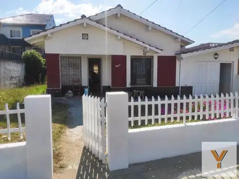 Casa en venta - 4 Dormitorios 2 Baños - 581Mts2 - Santa Teresita