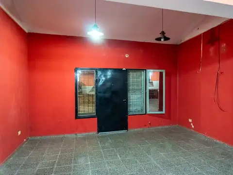 Casa 5 ambientes con 1 baño