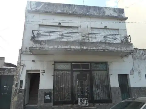 Dpto. Tipo Casa 3 amb., al frente, sin expensas, luminoso y 