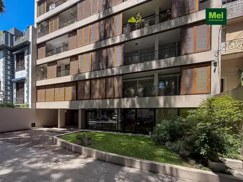 Excelente semipiso de 5 ambientes, cochera y pileta