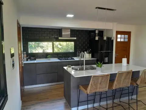 Casa 5 ambientes con 1 baño
