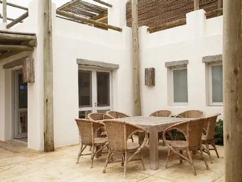 Casa 7 ambientes con 6 baños