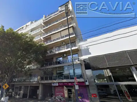 Dos ambientes contrafrente muy luminoso, balcón vista despejada, 2 split, estufa TB.-