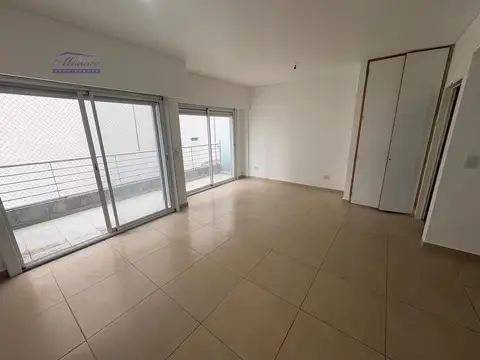 Departamento en Alquiler en Parque Chas, $ 640.000