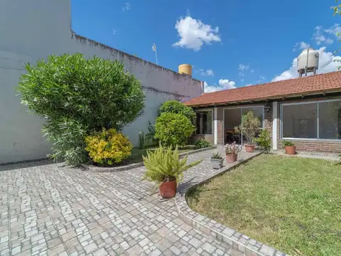 Casa 4 amb. con patio, quincho y terraza – Lanús O