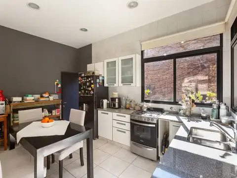 Casa en Venta con 3 cocheras