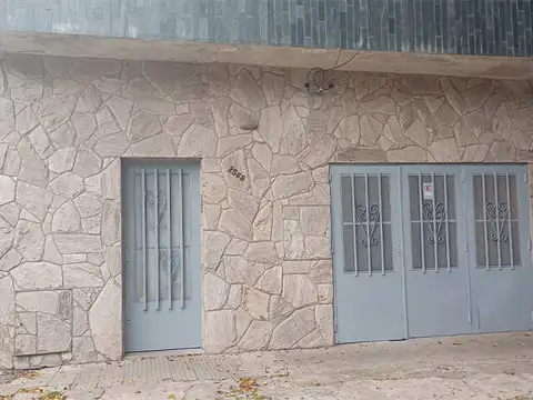 CÓMODA CASA 2 DORMITORIOS GUTIERREZ 2568 PLANTA BAJA