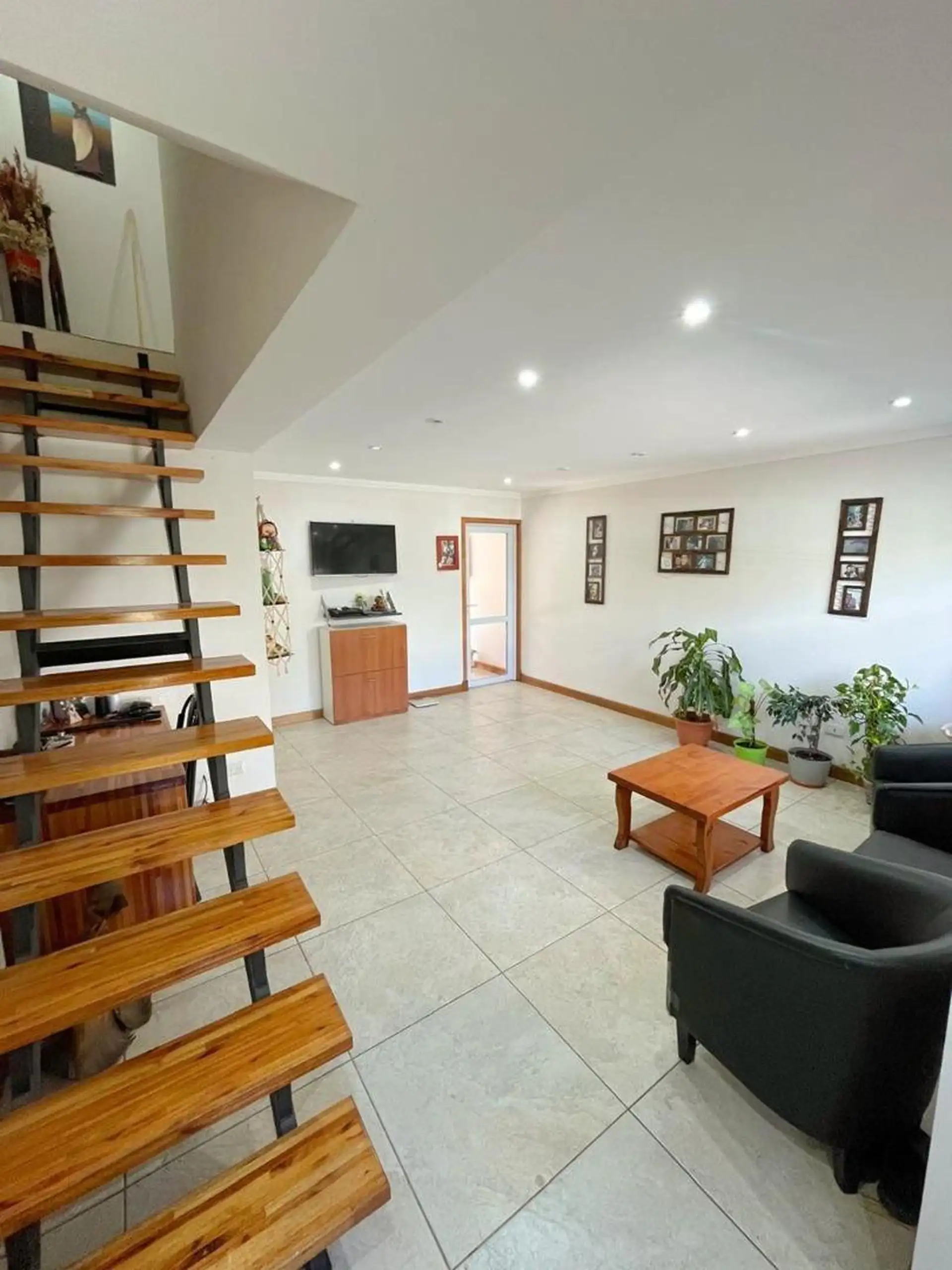 VENTA Dúplex 3 ambientes. Cochera, patio y parque