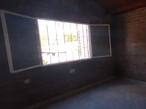 Casa 4 ambientes con 1 baño