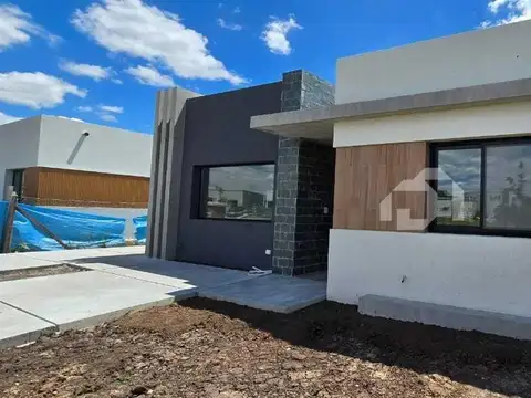Casa en venta en Santa Elisa 100