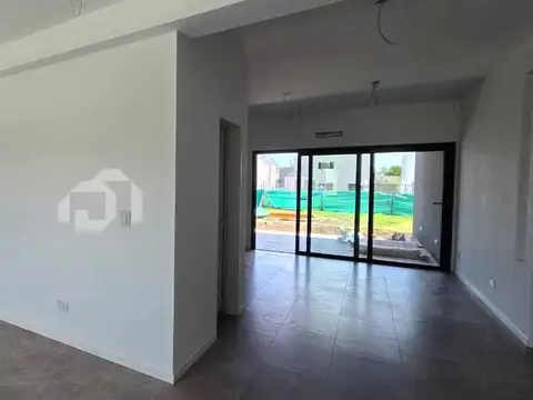 Casa  en Venta en Santa Elisa, Pilar del Este, Pilar